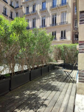 Beautiful apartment with terrace in Paris 8